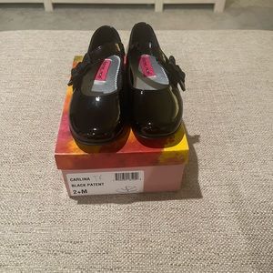 Kids patent leather dress shoe